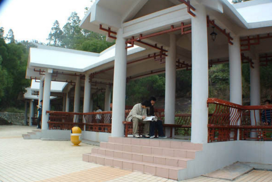 青海卫生职业技术学院寝室宿舍条件与学校食堂环境图片