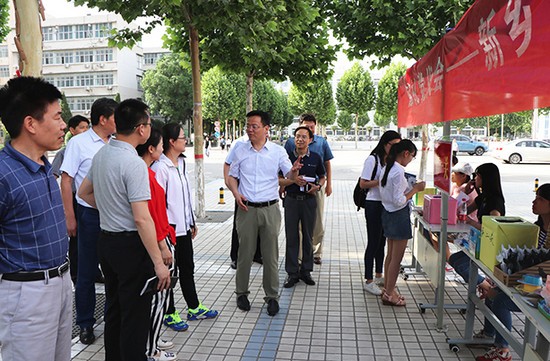 新乡医学院招生老师QQ及电话