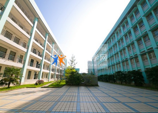 安庆医药高等专科学校寝室宿舍条件与学校食堂环境图片