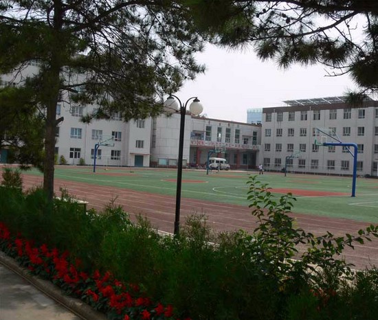 呼和浩特市卫生学校寝室宿舍条件与学校食堂环境图片