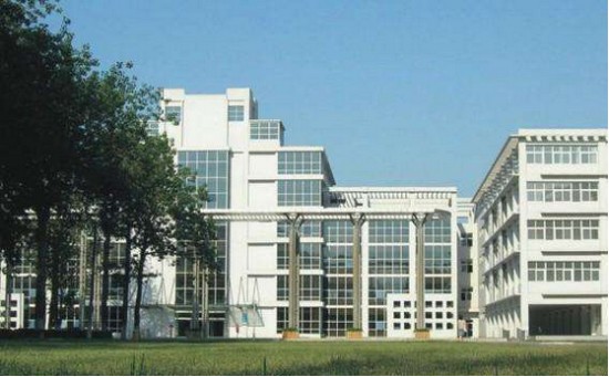 天津医学高等专科学校寝室宿舍条件与学校食堂环境图片